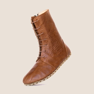 Wide toe box earthing shoe crafted from genuine breathable leather.