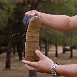 Natural leather grounding shoes with copper connection for daily earthing.
