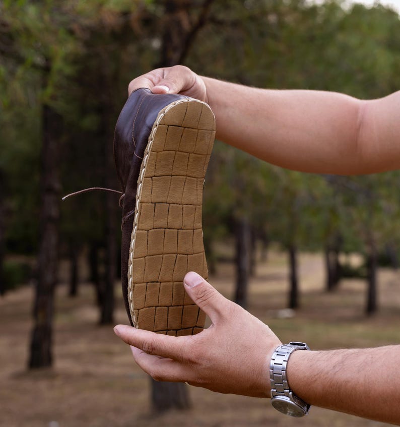 Natural leather grounding shoes with copper connection for daily earthing.