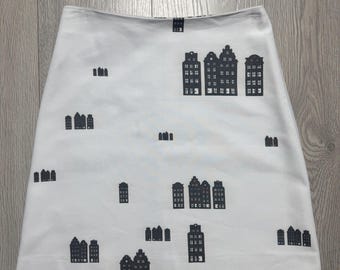 Minijupe vintage Cop Copine Cabane Y2K imprimée maison blanche coupe droite TP–S