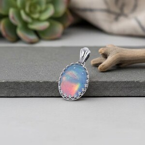 Handgemachter Sterling Silber Aurora Opal Anhänger: Kronen-Design