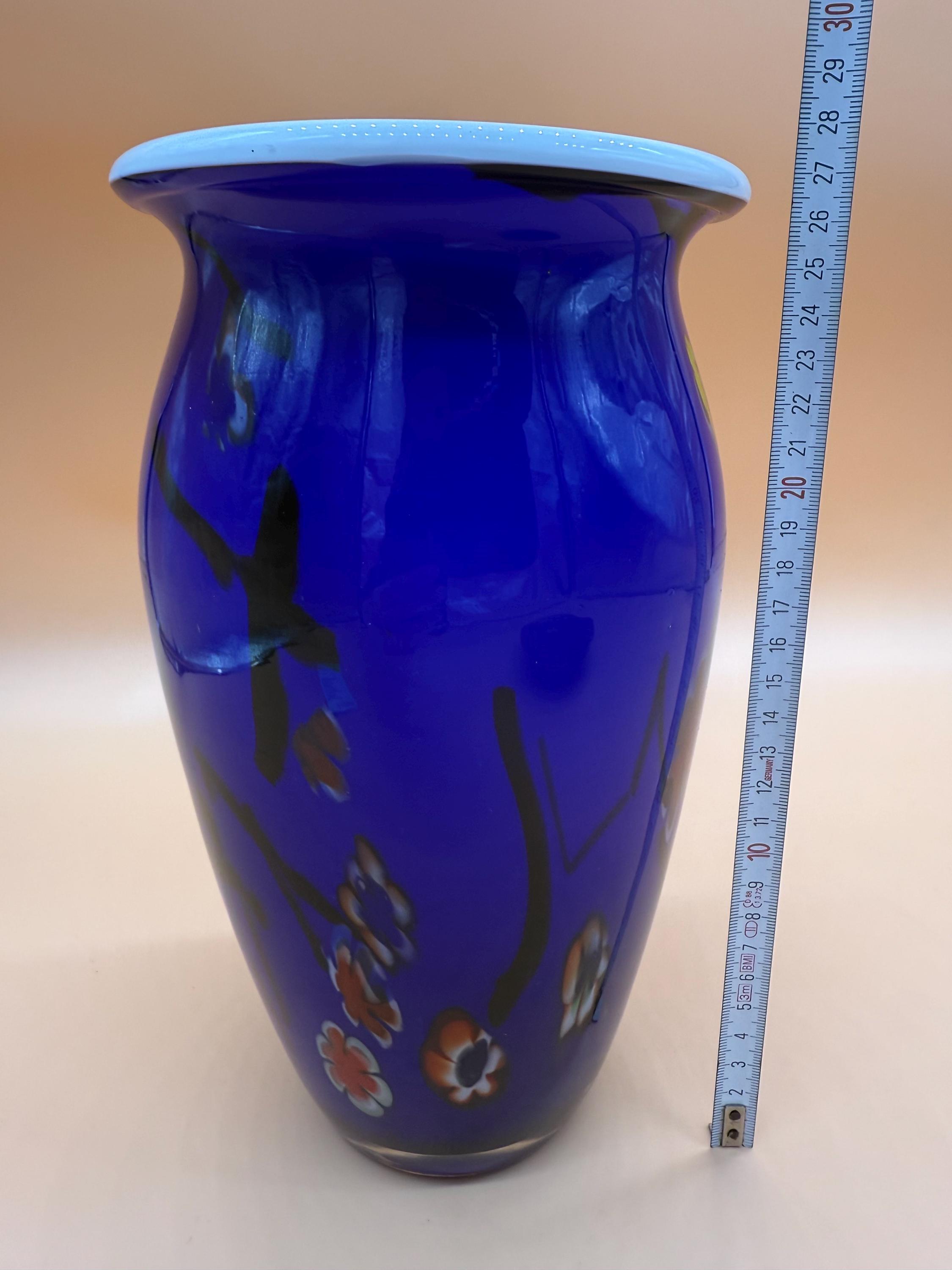 ムラーノ ブルーホワイト ミルフィオリ リボン付き 花瓶 高さ約12.6cm