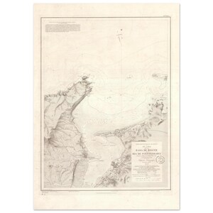 Peut inclure: Carte nautique ancienne de la Rade de Biger, Ria de Fuenterrabia, avec des côtes détaillées, des courbes de profondeur et des caractéristiques géographiques. La carte est imprimée à l'encre noire sur du papier vieilli, avec des détails cartographiques et du texte.