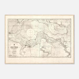 Puede incluir: Un mapa náutico antiguo del Escalda Occidental, incluyendo la zona de Flesinga y Amberes, enmarcado en madera clara. El mapa está detallado con líneas, símbolos y texto, e impreso en blanco y negro.