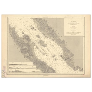 Puede incluir: Antigua carta náutica del Canal de Panamá, con información topográfica y batimétrica detallada. El mapa está en tonos grises y beige, con texto en francés. Incluye ilustraciones de perfiles costeros.