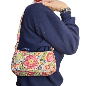 Y2K Vera Bradley Baguette Bolso bandolera o bandolera con cartera de identificación floral