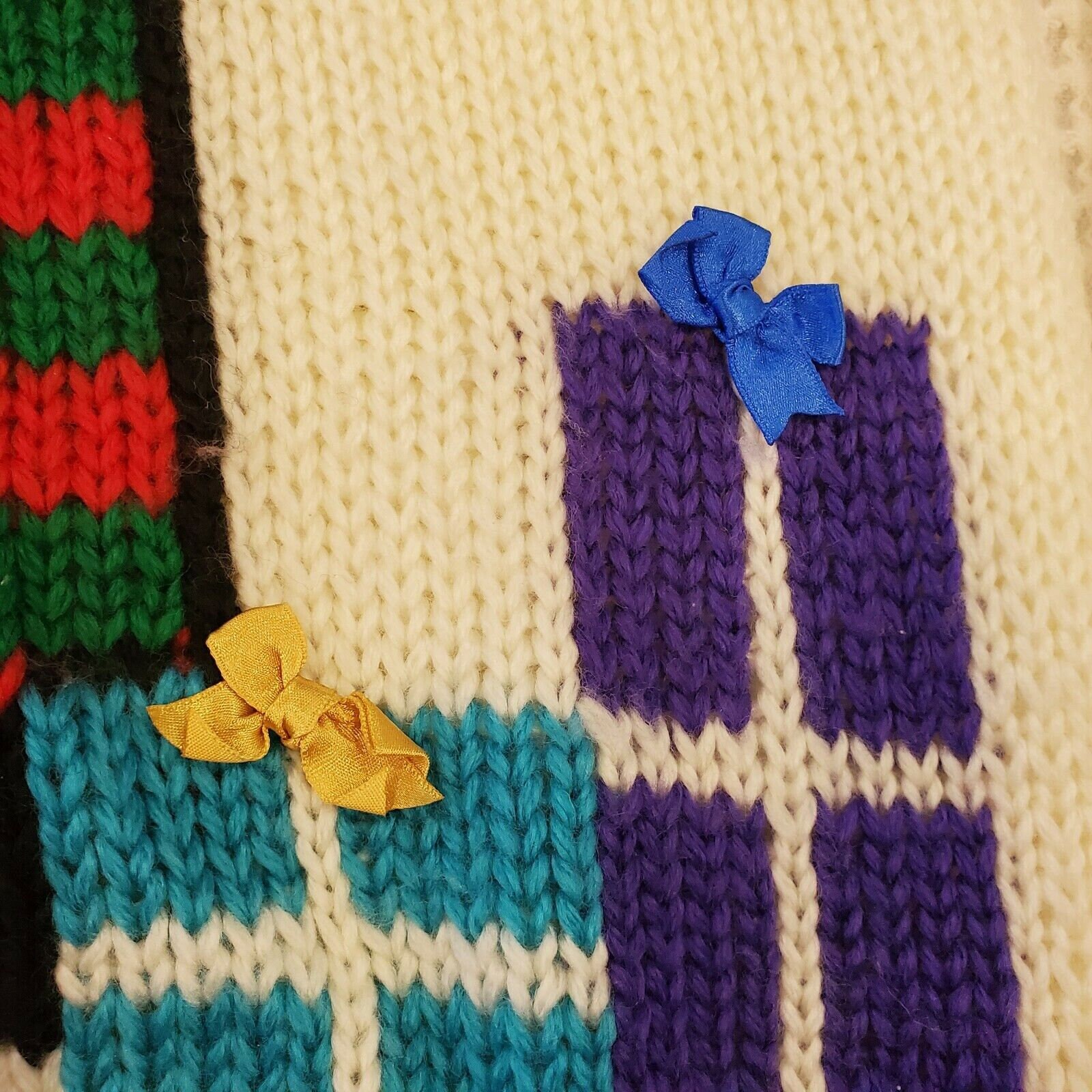 Pull De Noël Moche Avec Ourson En Peluche Et Couronne - Taille M - Matière Acrylique Métallisée Noir/rouge/vert - Occasion Très Bon état