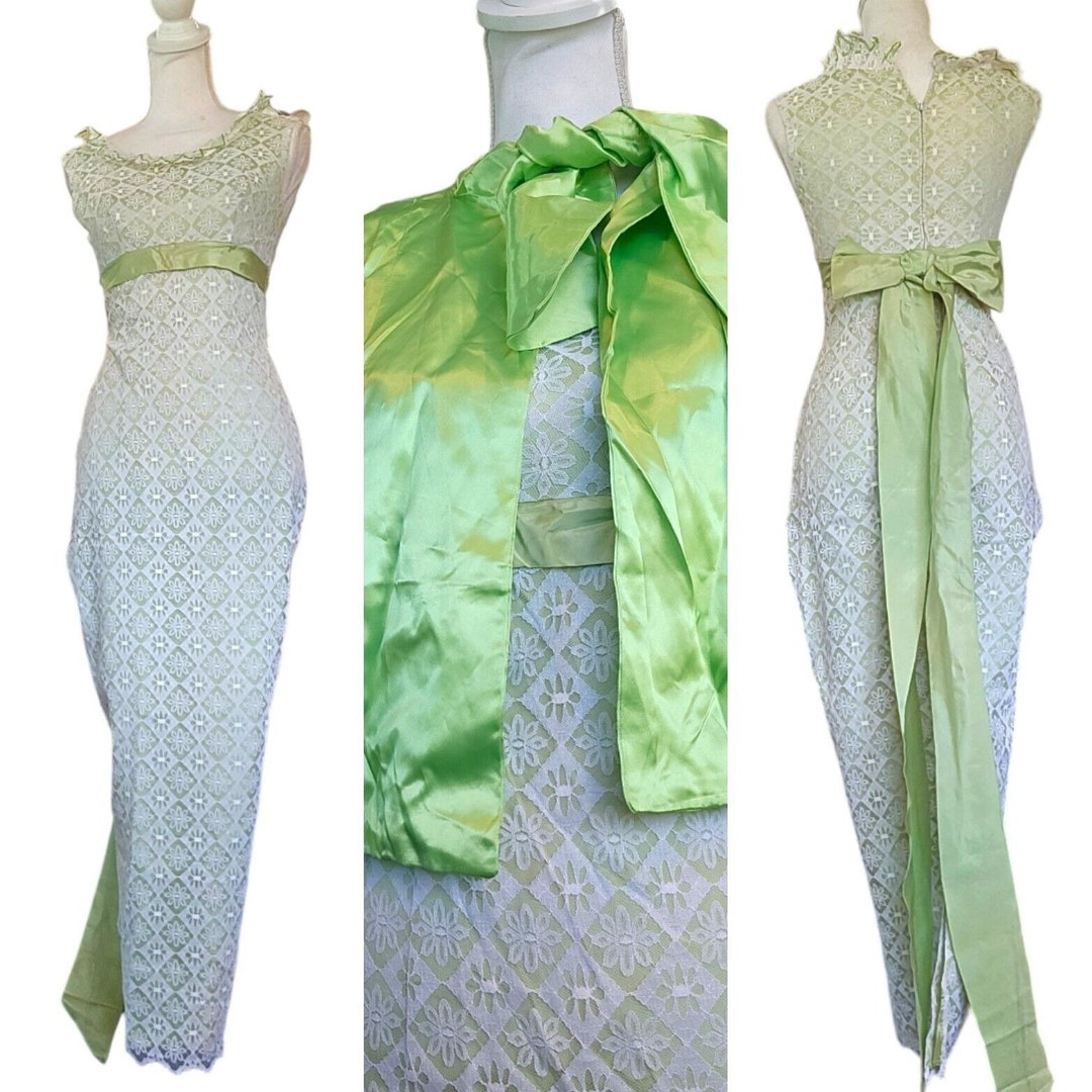 CLASSIC LACE DRESS WITH CAPE main image 1