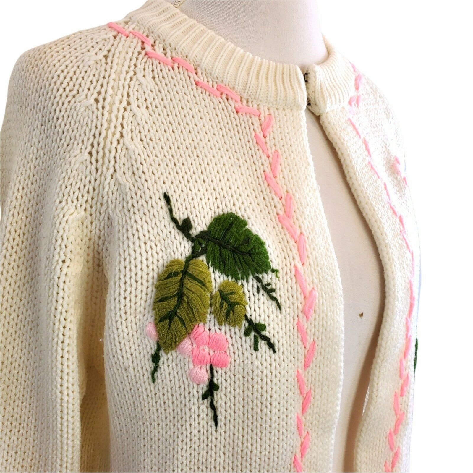 カーディガン us vintage 60s flower cardigan. Vintage 60s Cardigan Sweater Embroidered Flowers & Different