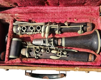 A Fine Mid-century 18S Artley Clarinet Woodwind - Prelude USA