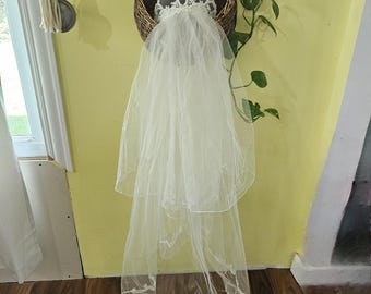 VTG Mod 50s Wedding Veil White Lace Updo Bun Bridal 50" 2 Layer Crochet Flowers Romantic Juliet Pearls