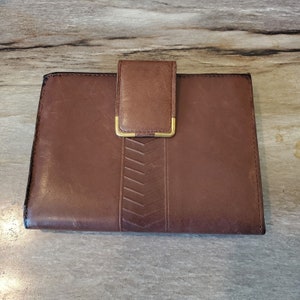 Inserciones de imagen de billetera plegable de cuero marrón vintage de Princess Gardner NWOT