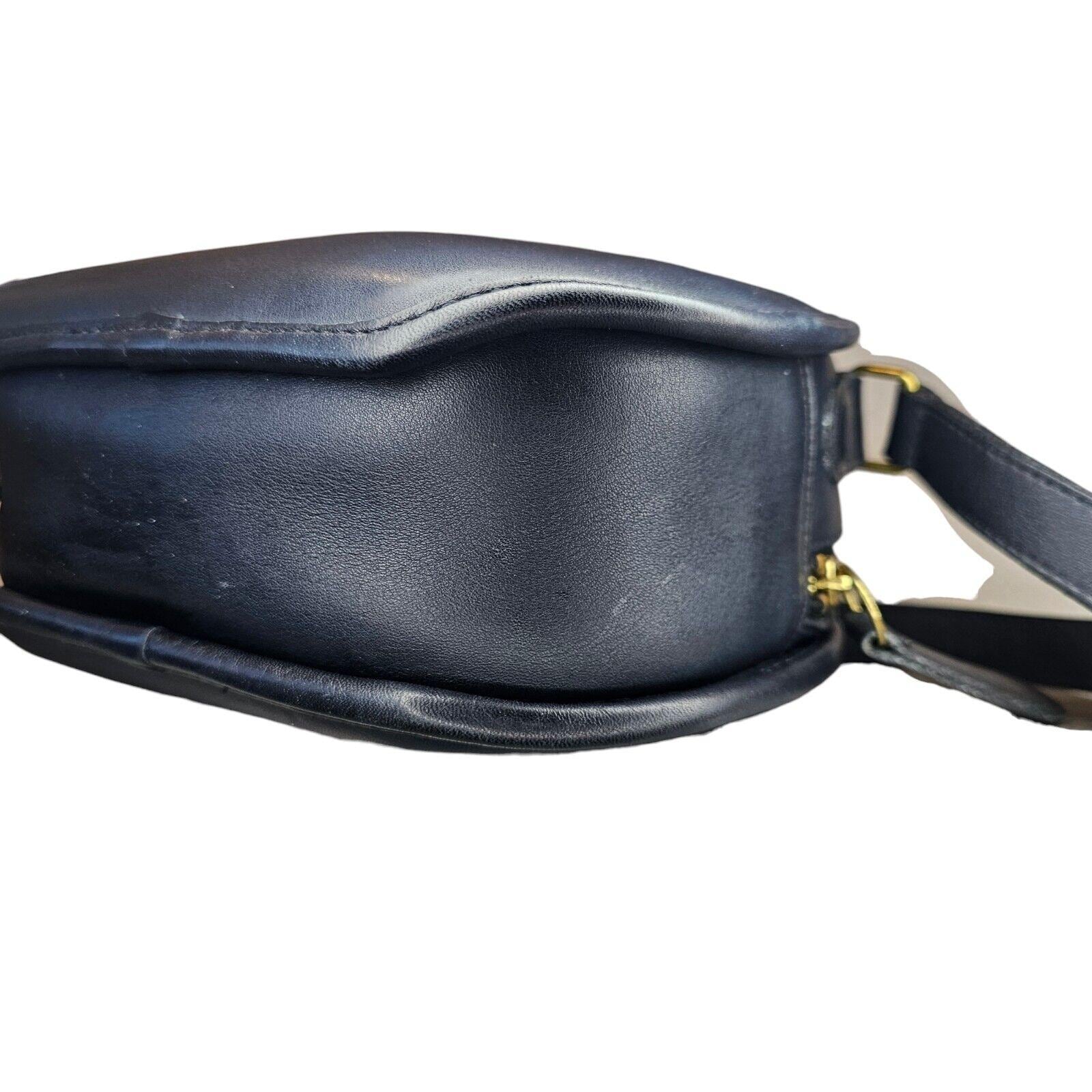 Vintage COACH 1980s Chester Canteen Crossbody Bag 9901 Navy Blue 