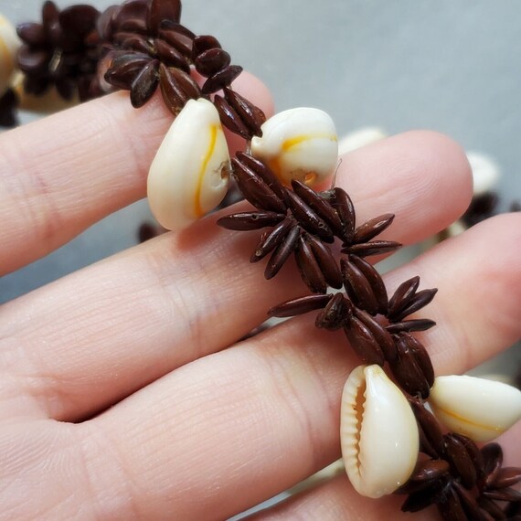 Vintage 70s Cream Cowrie Shell Long Brown Seed Ne… - image 4