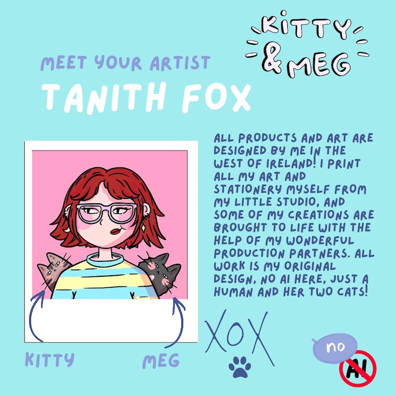 Puede incluir: Un gr&aacute;fico informativo azul claro titulado Kitty & Meg que presenta a la artista Tanith Fox. Incluye una ilustraci&oacute;n cuadrada de una persona con cabello rojo y gafas flanqueada por dos gatos, junto con texto que detalla el estudio de la artista.