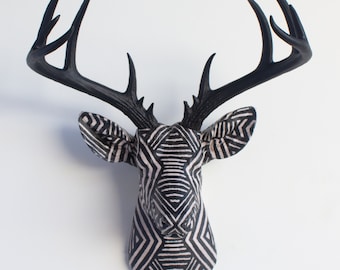 フェイク剥製鹿の頭 布製壁掛け - 壁飾り - トライバルモノトーン