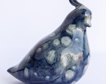 Klein handgeglazuurd keramisch kwartelbeeldje | Rustiek boerderij vogeldecor | Cottagecore-dierencadeau | Op de natuur geïnspireerde kunst