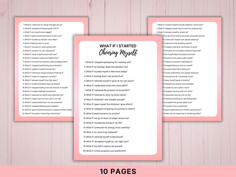 Op de afbeelding: Drie roze omlijste pagina's met tekst, inclusief de titel "WHAT IF I STARTED Choosing Myself". De pagina's bevatten vragen over zelfzorg en persoonlijke groei. De onderkant van de afbeelding luidt "10 PAGES."