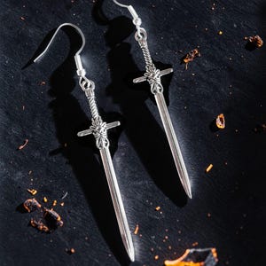 Schwertohrringe – Gothic / Punk / Rock, Krieger- und Ritterschmuck, Metallklingen, Cosplay, Alternatives Gothic-Punk-Geschenk
