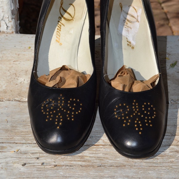 Delman Black Leather Bronze Studded Fleur de lis 60s Triangular Block Heels Size 7 or 7 1/2