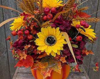 Pumpkin Pot Centerpiece, Pumpkin Hydrangea Sunflower, Elegant Berry Pumpkin Arrangement, Halloween, Thanksgiving Pumpkin 3*