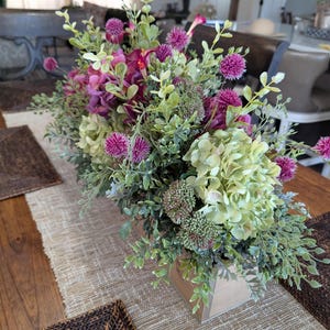Spring Hydrangea Centerpiece, Rectangular Spring Easter Green and Magenta, Wooden Container, Artificial Floral Arrangement Crate 45 immagine 10
