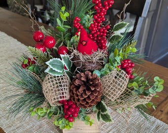 Christmas Arrangement, Small Cardinal Evergreen Crate, Red Bird Arrangement for Winter and Christmas, Decoration for Mantle, Coffee Table
