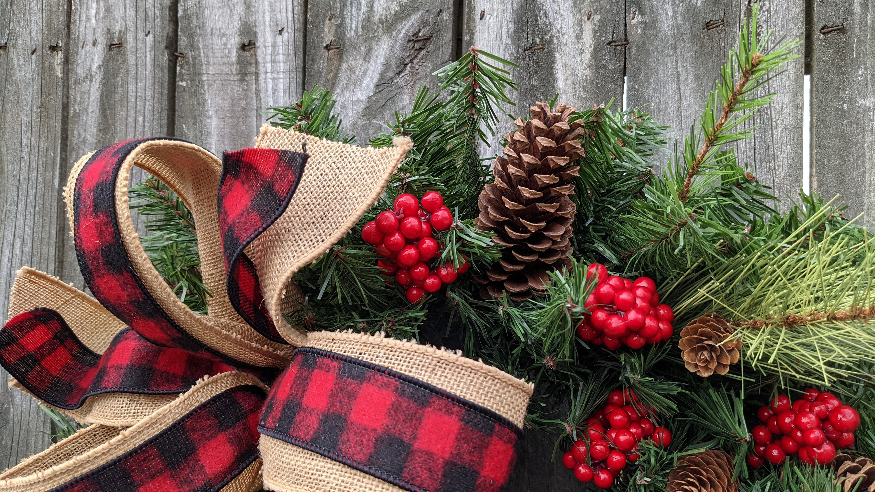  Christmas Ribbon Wreath Natural Burlap And Green Deco