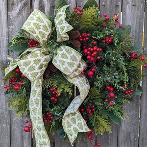 Christmas Wreath, Holiday Wreath, Unique Pine Wreath, Berries, Front Door Wreath, Front Door, Christmas Wreath, Elegant 257sku