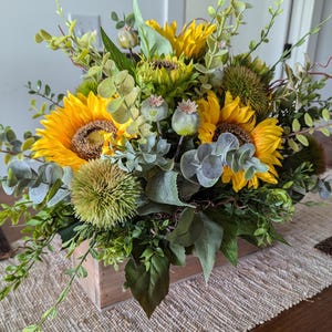Arrangement Sunflower Rectangle, Centerpiece, Rustic Centerpieces, Modern Farmhouse Decor, Flower Box Refill, Sunflower decor Crate 6