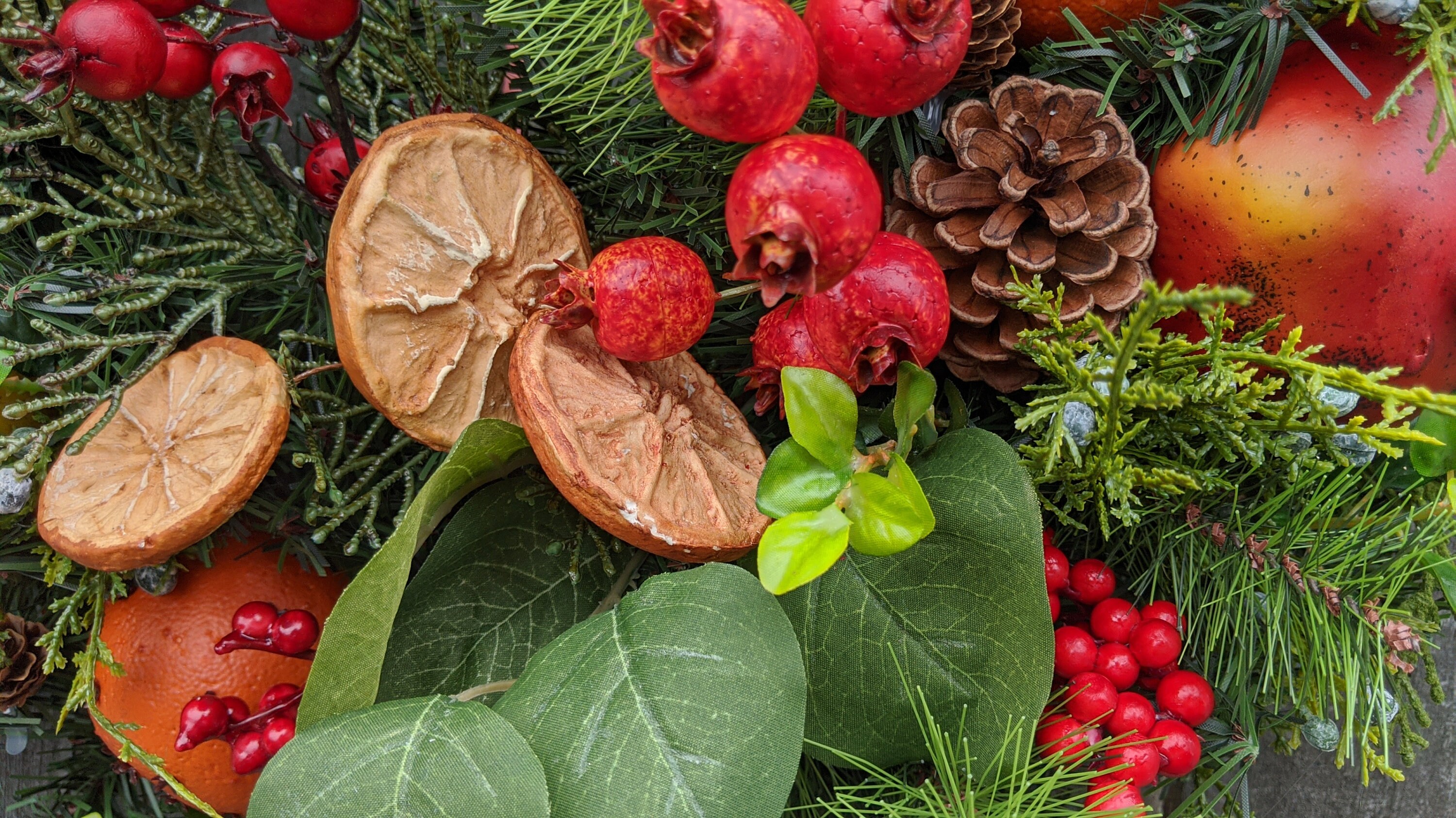 Williamsburg style christmas wreaths