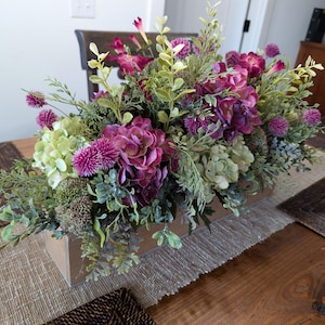 Spring Hydrangea Centerpiece, Rectangular Spring Easter Green and Magenta, Wooden Container, Artificial Floral Arrangement Crate 45 immagine 4