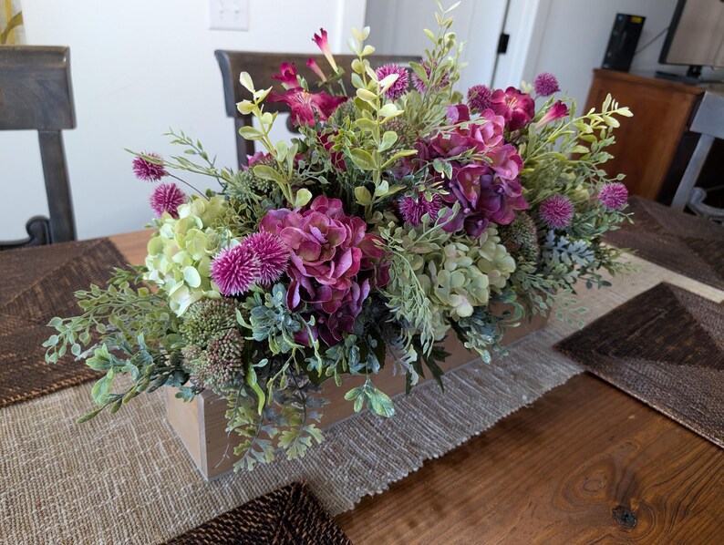 Spring Hydrangea Centerpiece, Rectangular Spring Easter Green and Magenta, Wooden Container, Artificial Floral Arrangement Crate 45 immagine 4