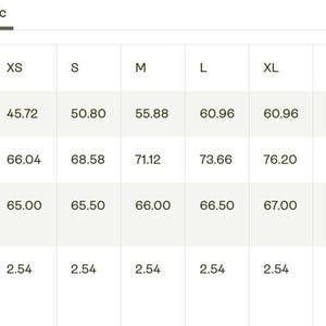 A size chart table displaying metric measurements for width, length, and sleeve length from XS to 3XL.