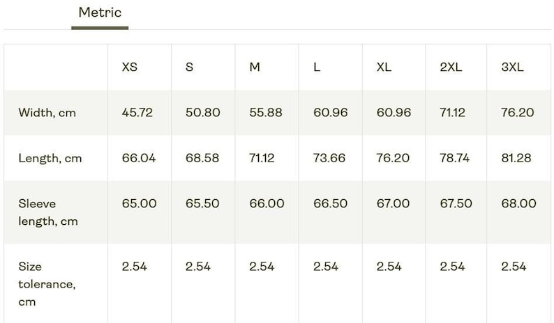 A size chart table displaying metric measurements for width, length, and sleeve length from XS to 3XL.