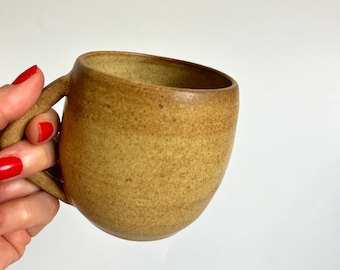 Taza de cerámica hecha a mano – Gres torneado – Taza de cerámica marrón minimalista