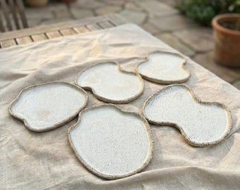 Cloud-Shaped Stoneware Plate Set – Speckled 7-Inch Dessert Plates