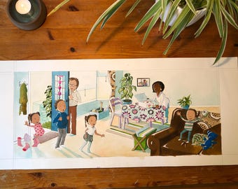 Może przedstawiać: Akwarelowa ilustracja rodziny w domowym otoczeniu. Scena przedstawia salon z kwiatowym obrusem, sofą i kilkorgiem dzieci. Obecni są również mężczyzna i kobieta. Grafika ma ciepły, zachęcający charakter.