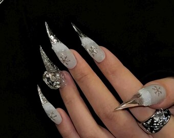 White Snowflake Cat Claw Press On Nails, Clear Ombre Winter Nails, Icy Stiletto Nails with Crystals, 3D Snow Nail Art