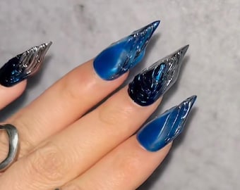 Klein Blue & Silver Water Ripple Nail Art, med katttassdekaler, en present till Klein Blue-entusiaster, festgåvor eller en present till vänner