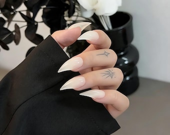 Custom Cat Paw Nail Art,Handmade Animal-Inspired Claw Designs,Perfect for Nail Art Enthusiasts and Cat Lovers