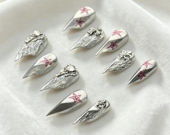 Silver nagelkonst med rosa stjärnor, nagelklistermärken med katttassar – en present till din fru, en present till din dotter eller en festgåva.