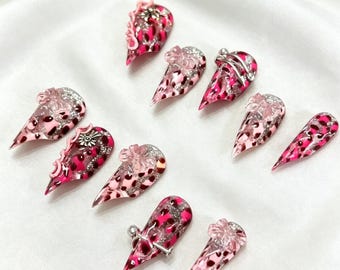Rosa leopardmönster 3D-rosett nagelkonst med nitar, nageldekaler med katttassar, en present till leopardmönsterentusiaster, en festpresent till din fru