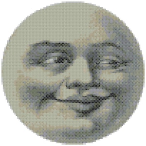 Può includere: Un primo piano di un viso di uomo sorridente, reso in uno stile pixelato. Il viso è grigio chiaro con tratti grigi scuri, e l'uomo strizza l'occhio con un leggero sorriso.