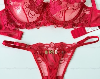 Benutzerdefinierte Name Blumen Mesh Stickerei Dessous Set: Mehrfarbiger, handgenähter Namensanhänger