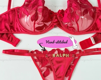 Benutzerdefinierte Name Blumen Mesh Stickerei Dessous Set: Mehrfarbiger, handgenähter Namensanhänger