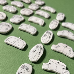 ワイングラス用おもしろドリンクチャーム – ハンドメイド6個セット | Judgy People™ Final Edition
