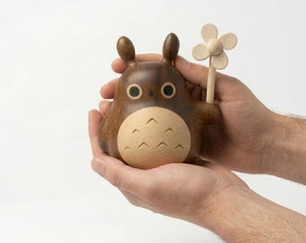 Handmade Totoro Figurine – Rotating Pinwheel, Walnut Beech Wood Carving
