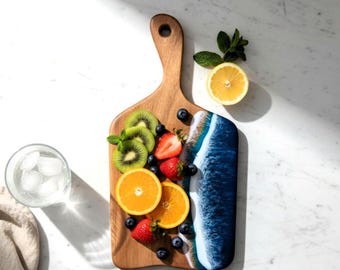 Handgemachtes Schneidebrett aus Walnussholz - Ocean Wave Epoxidharz, personalisiertes Servierbrett