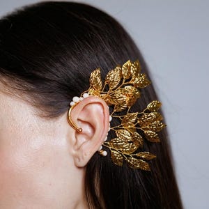 Pendiente de hoja de oro, pendiente llamativo, pendiente de hoja, joyería inspirada en la naturaleza, pendiente de hada, pendiente bohemio, pendiente de boda